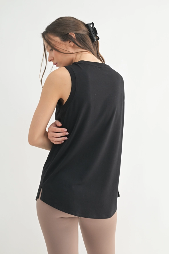 NOTCHED SLEEVELESS FLOWY TANK