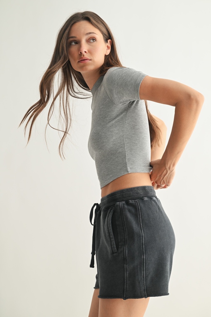 MICRO-RIBBED ATHLEISURE TEE